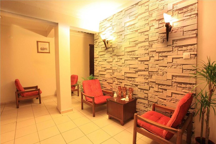 Imagen de los interiores del Hotel Grand Urhay. Foto 17