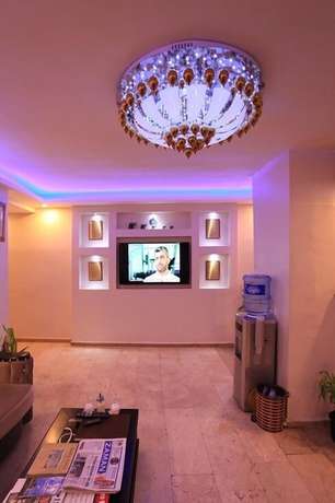 Imagen de los interiores del Hotel Grand Urhay. Foto 19