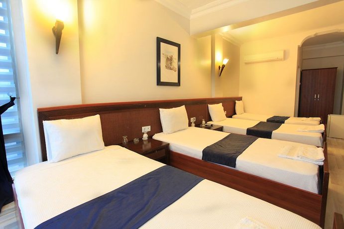 Imagen de la habitación del Hotel Grand Urhay. Foto 8