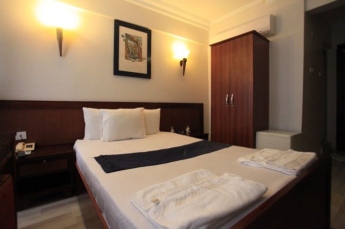Imagen de la habitación del Hotel Grand Urhay. Foto 10
