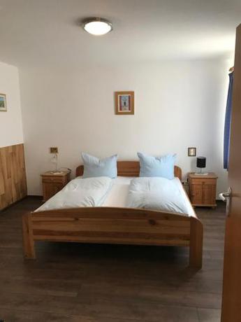 Imagen de la habitación del Hotel Guntia. Foto 13