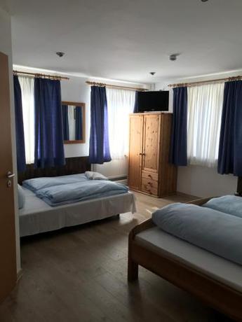 Imagen de la habitación del Hotel Guntia. Foto 15