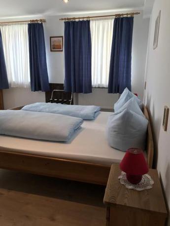 Imagen de la habitación del Hotel Guntia. Foto 16