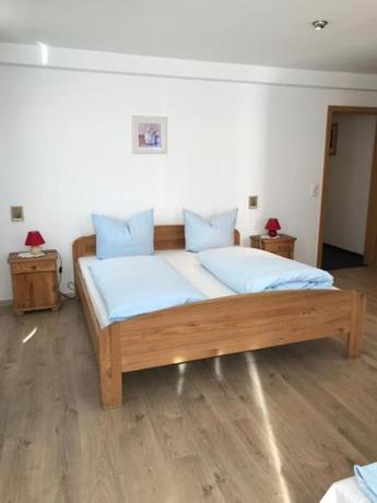 Imagen de la habitación del Hotel Guntia. Foto 19