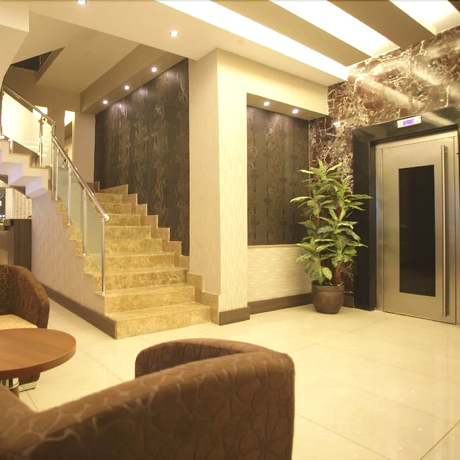 Imagen de los interiores del Hotel Guven. Foto 9