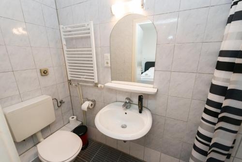 Imagen de la habitación del Hotel Hanseat. Foto 7