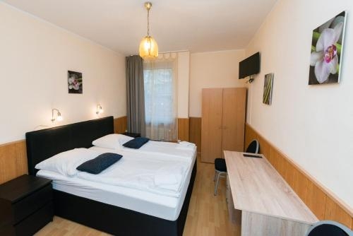 Imagen de la habitación del Hotel Hanseat. Foto 8