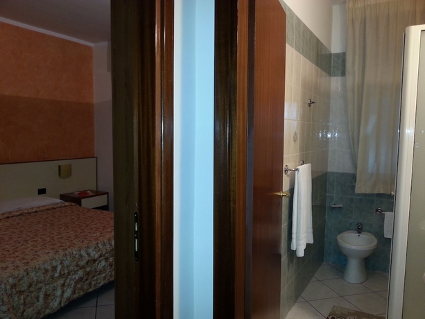 Imagen de la habitación del Hotel Happy Days. Foto 4