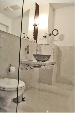 Imagen de la habitación del Hotel Harmonie. Foto 9
