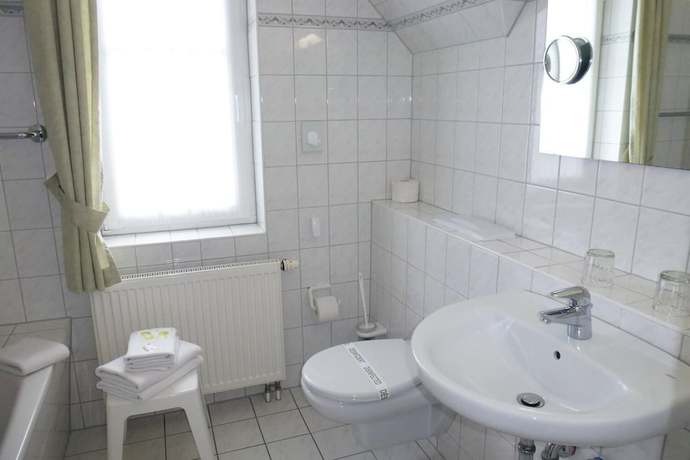 Imagen de la habitación del Hotel Haus Kranich. Foto 7