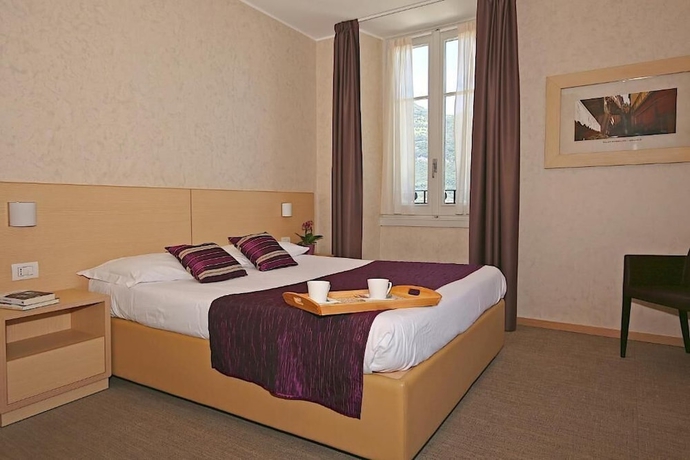 Imagen de la habitación del Hotel Helvetia. Foto 16