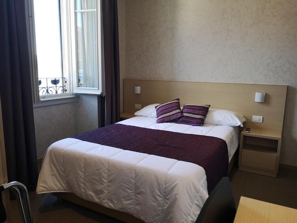 Imagen de la habitación del Hotel Helvetia. Foto 17