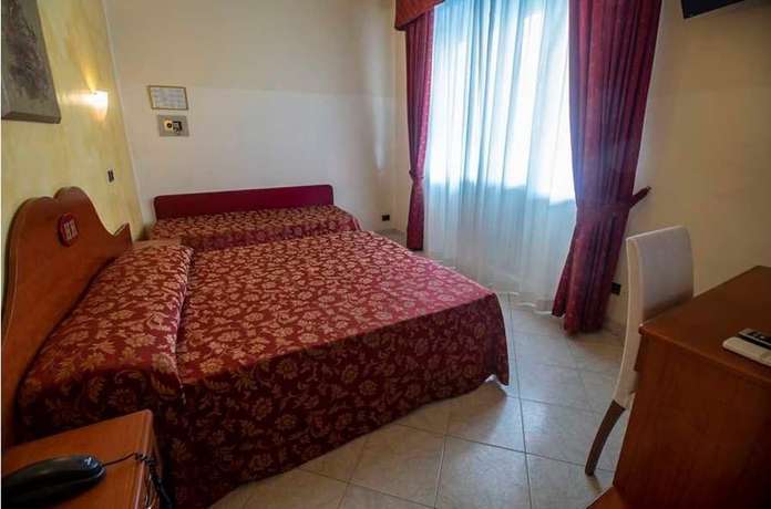 Imagen de la habitación del Hotel Herv&egrave;. Foto 11