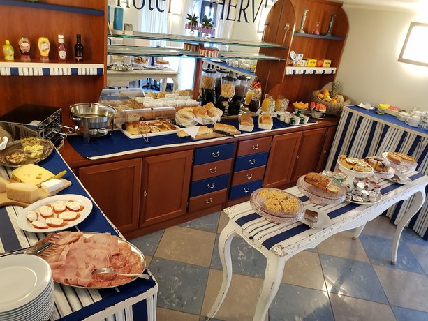 Imagen del bar/restaurante del Hotel Herv&egrave;. Foto 5