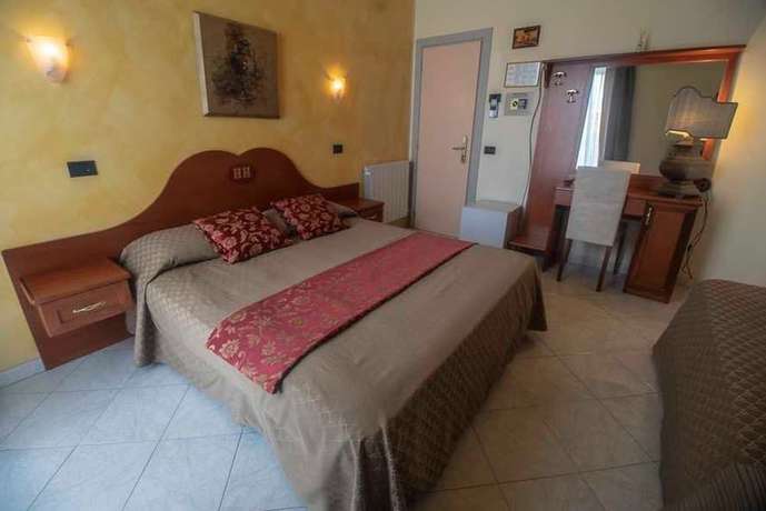 Imagen de la habitación del Hotel Herv&egrave;. Foto 13