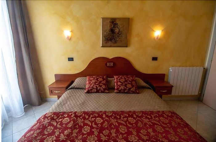 Imagen de la habitación del Hotel Herv&egrave;. Foto 14