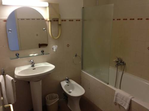 Imagen de la habitación del Hotel Hibiscus, Propriano. Foto 3