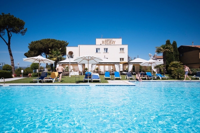 Imagen de la piscina del Hotel Holiday, Bolsena. Foto 16