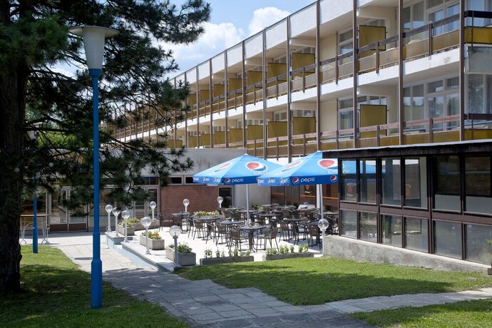 Imagen del bar/restaurante del Hotel Holiday Csopak. Foto 15