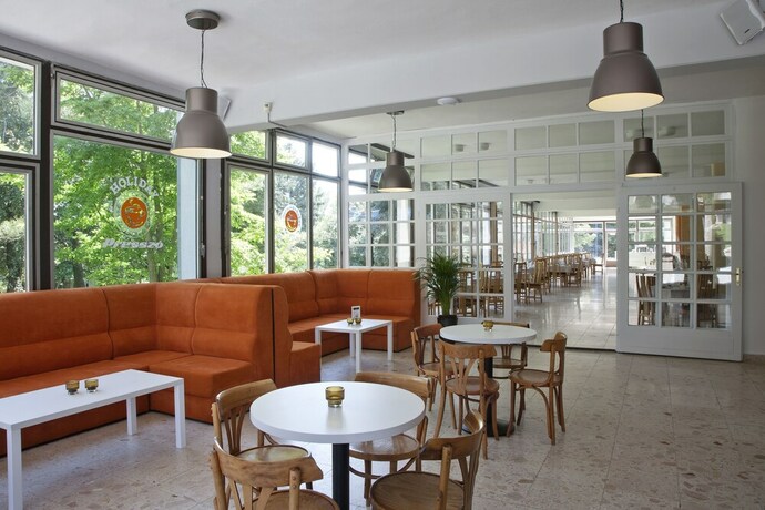 Imagen del bar/restaurante del Hotel Holiday Csopak. Foto 17