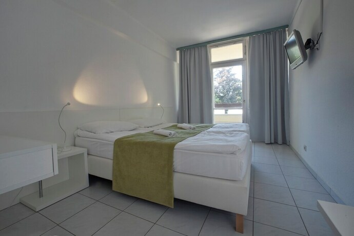 Imagen de la habitación del Hotel Holiday Csopak. Foto 23