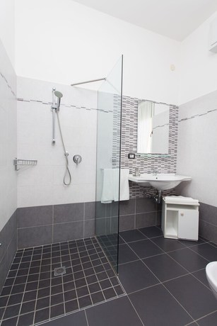 Imagen de la habitación del Hotel Holiday Park. Foto 4