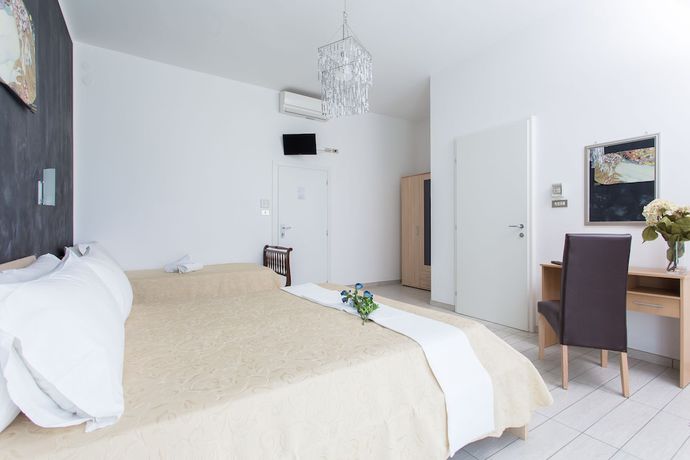Imagen de la habitación del Hotel Holiday Park. Foto 7