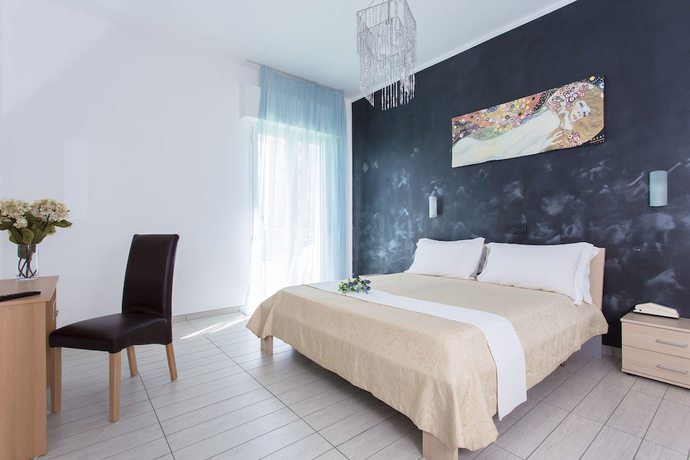 Imagen de la habitación del Hotel Holiday Park. Foto 14