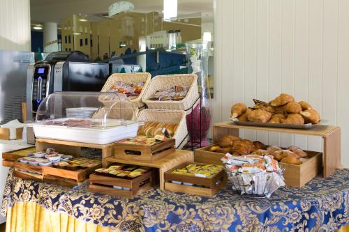 Imagen general del Hotel Holiday, Vasto. Foto 10