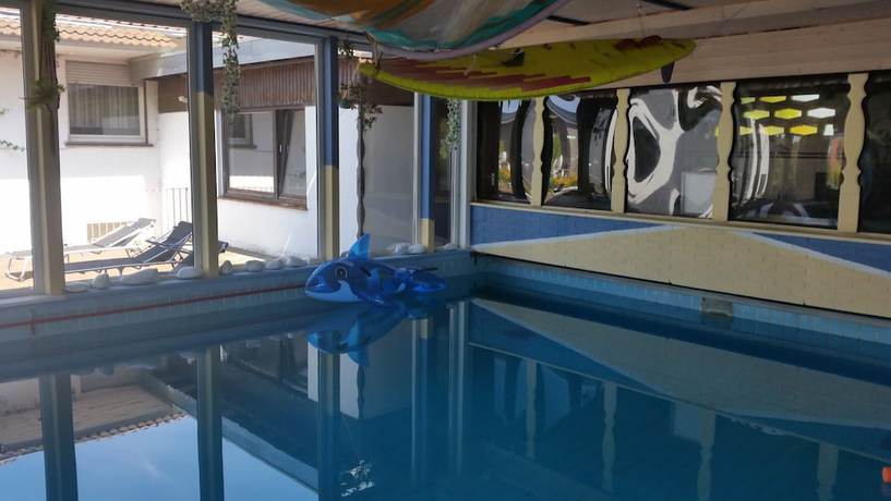 Imagen de la piscina del Hotel H&ouml;xter Am Jakobsweg. Foto 19