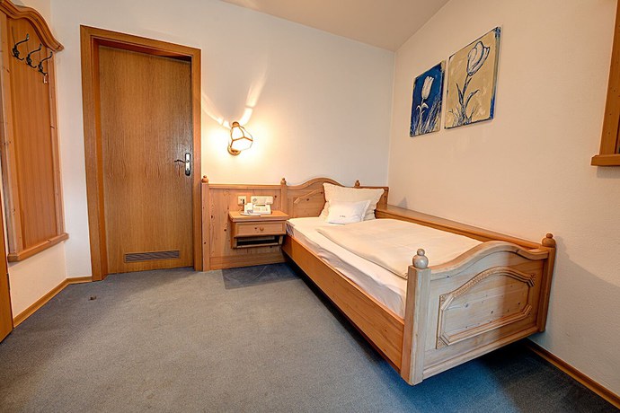 Imagen de la habitación del Hotel Huber. Foto 8