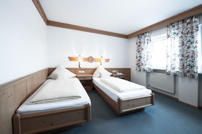 Imagen de la habitación del Hotel Huber. Foto 9