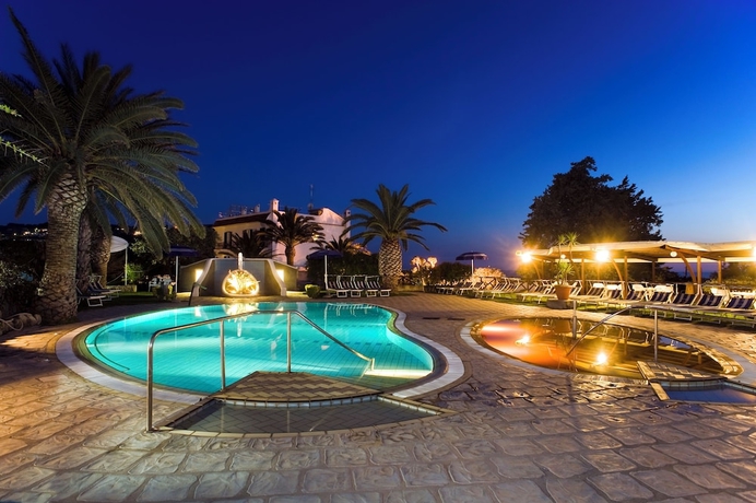 Imagen de la piscina del Hotel Ideal, Cuotto. Foto 15