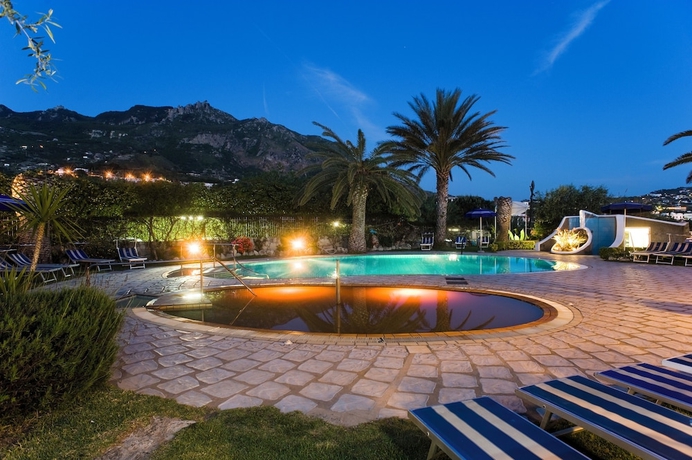 Imagen de la piscina del Hotel Ideal, Cuotto. Foto 17