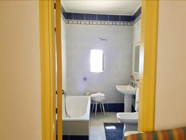 Imagen de la habitación del Hotel Il Gabbiano Palinuro. Foto 10