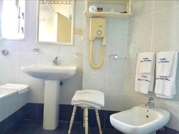 Imagen de la habitación del Hotel Il Gabbiano Palinuro. Foto 11