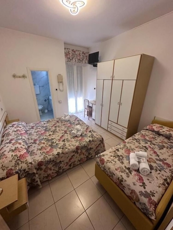 Imagen de la habitación del Hotel Ilde. Foto 7