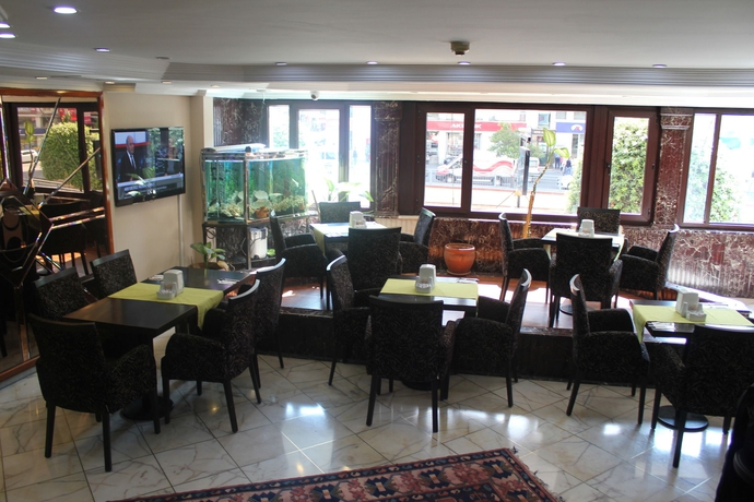 Imagen del bar/restaurante del Hotel Imga. Foto 2