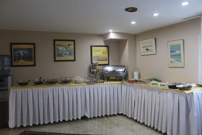 Imagen del bar/restaurante del Hotel Imga. Foto 3