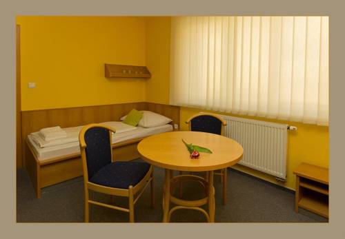 Imagen de la habitación del Hotel Imos. Foto 9