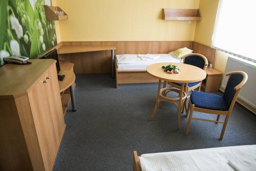 Imagen de la habitación del Hotel Imos. Foto 16