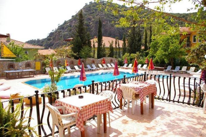 Imagen de la piscina del Hotel Imparator. Foto 17