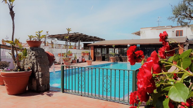 Imagen de la piscina del Hotel Ischia Onda Blu. Foto 18