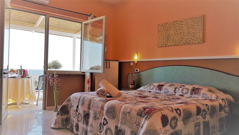 Imagen de la habitación del Hotel Ischia Onda Blu. Foto 9