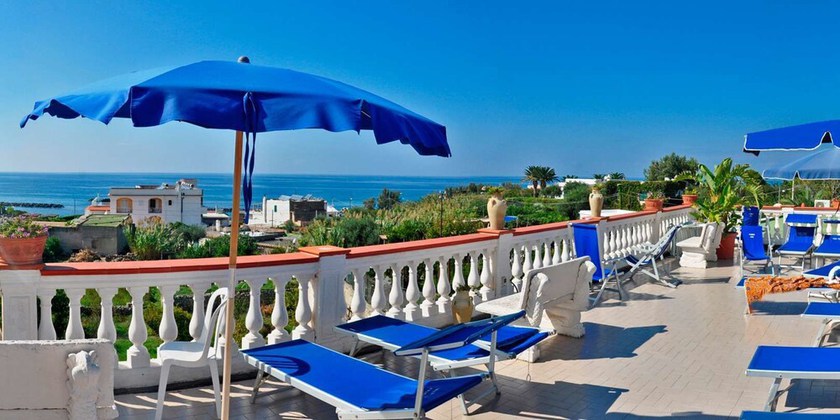 Imagen de los exteriores del Hotel Ischia Onda Blu. Foto 13