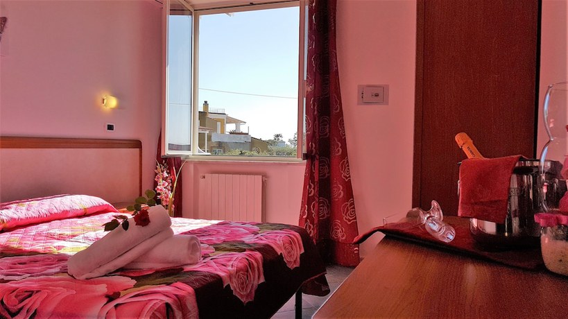 Imagen de la habitación del Hotel Ischia Onda Blu. Foto 11