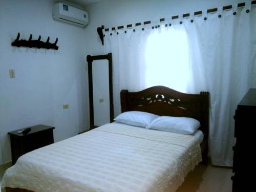 Imagen de la habitación del Hotel Jardines Evans. Foto 5