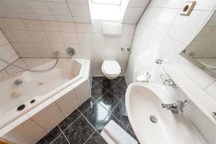 Imagen de la habitación del Hotel Jauch\'s L&ouml;wen. Foto 9