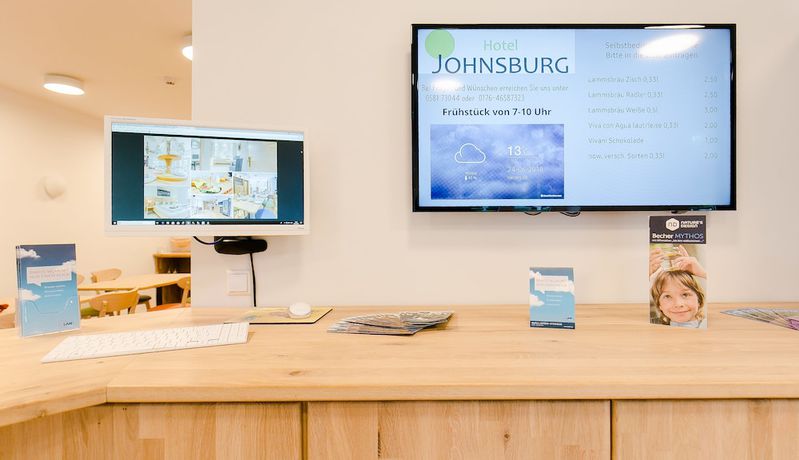 Imagen de los interiores del Hotel Johnsburg. Foto 18