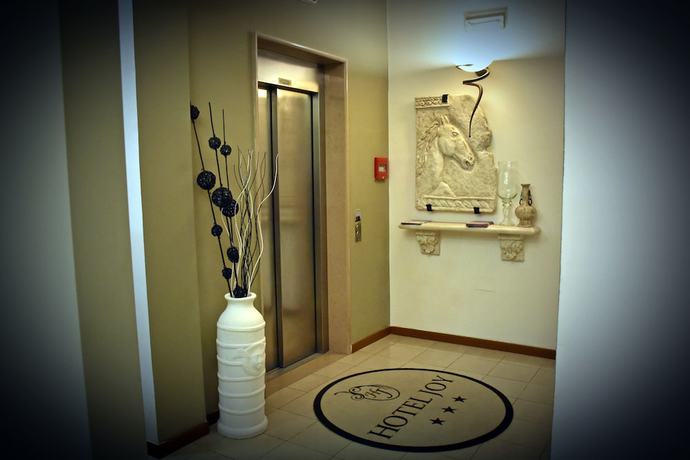 Imagen de los interiores del Hotel Joy. Foto 14